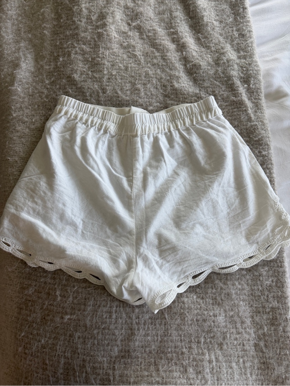Joellyn Embroidered Cutwork Linen Shorts ASTR The Label - Picture 5 of 6